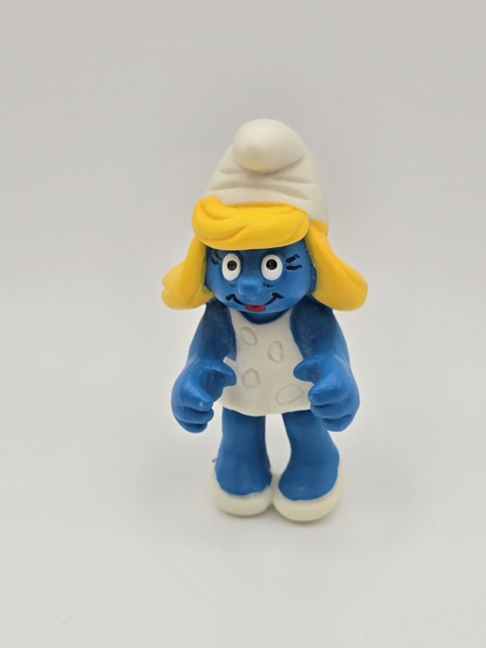 Smurf PVC Figure Sitting Down Smurfette ~ Schleich Peyo Collectible